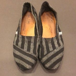 TOMS black and gray flats